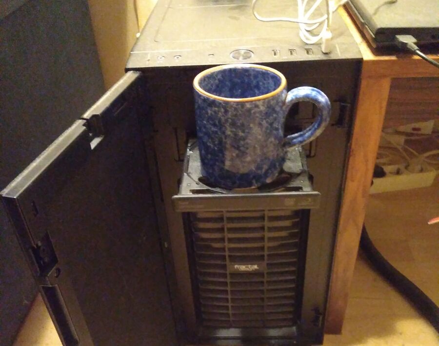 Computer-coffee-cup-holder.jpg